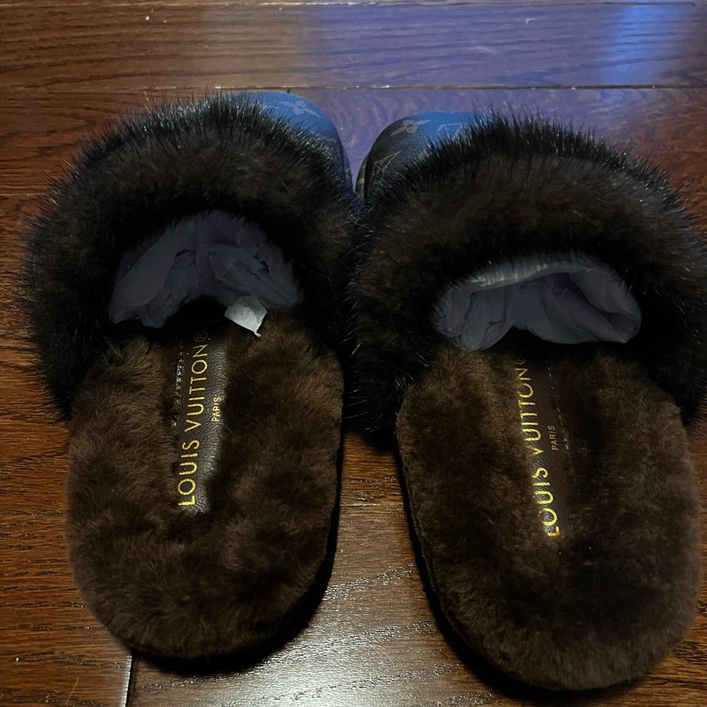 Luxury Monogram Fur Slippers - Picture 5 of 7